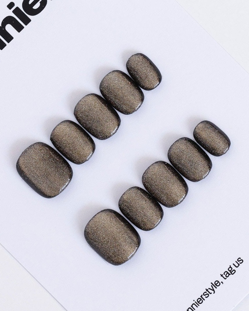 Stardust Glow Cat Eye Press Ons